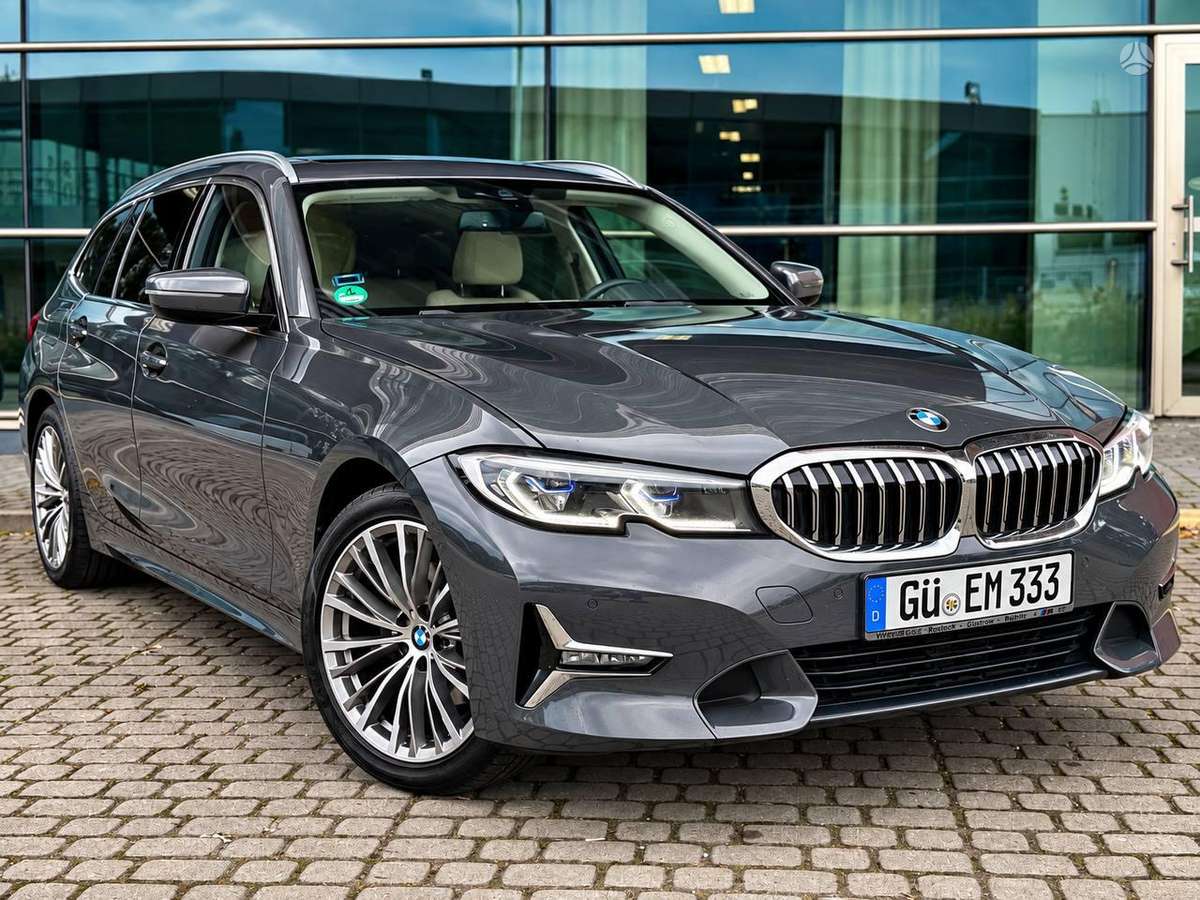 BMW 320, universalas