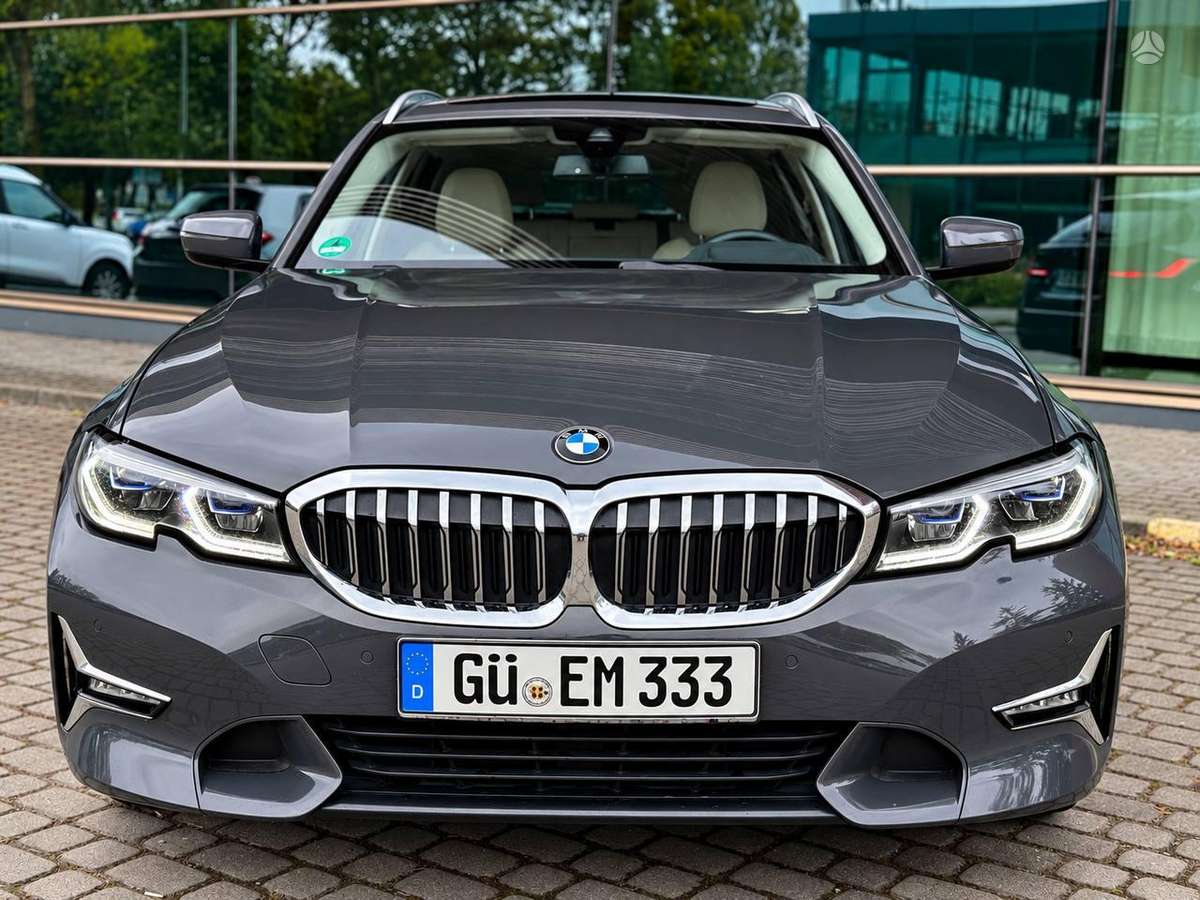 BMW 320, universalas