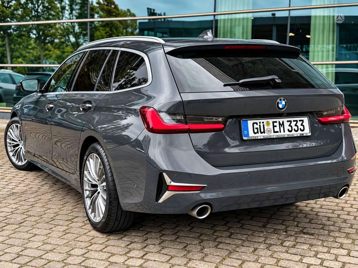 BMW 320, universalas