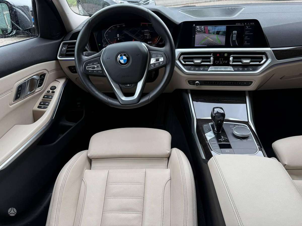 BMW 320, universalas