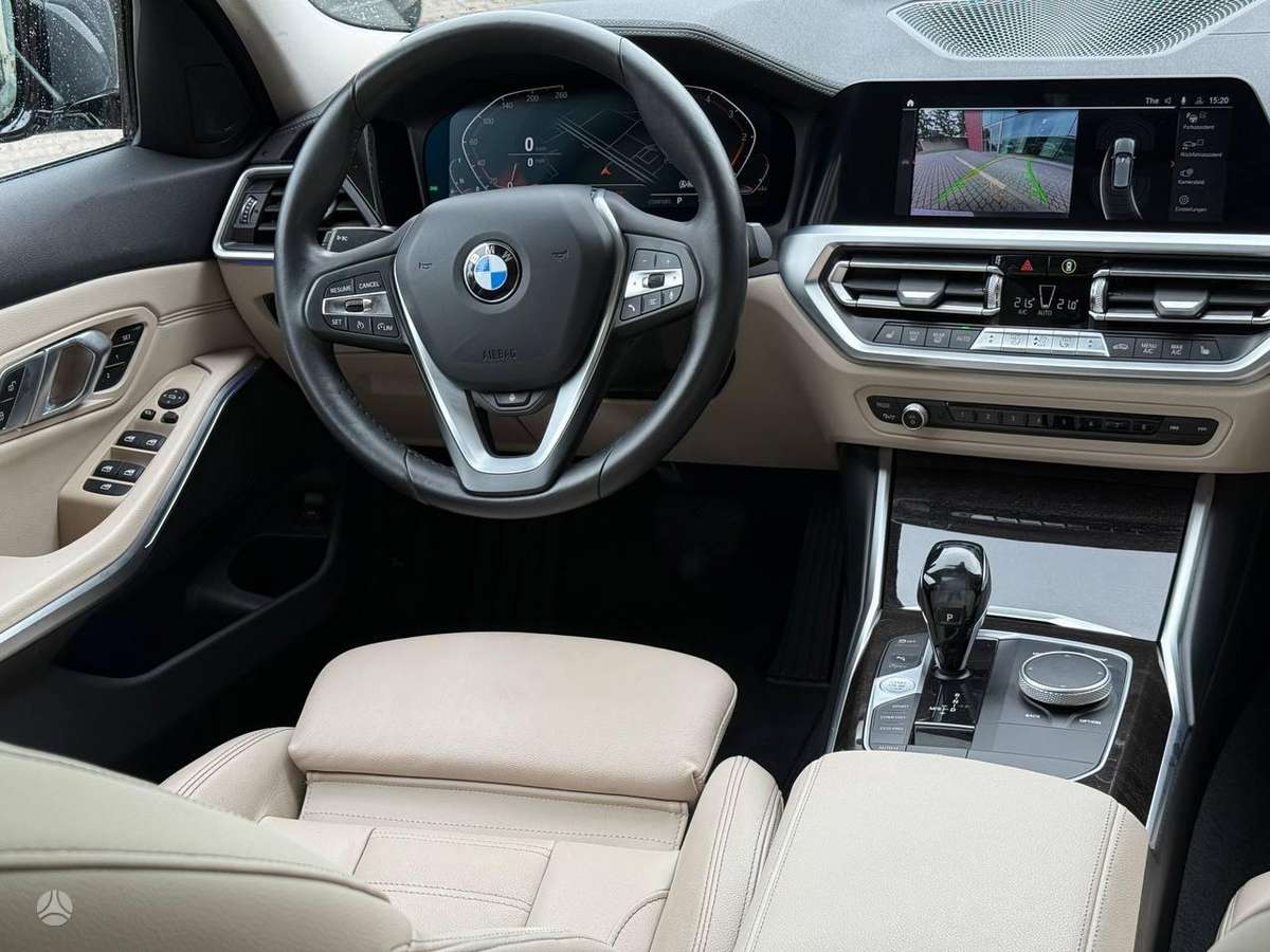 BMW 320, universalas