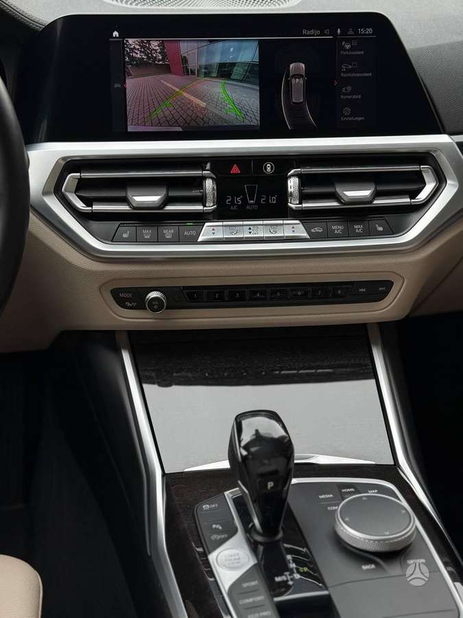 BMW 320, universalas