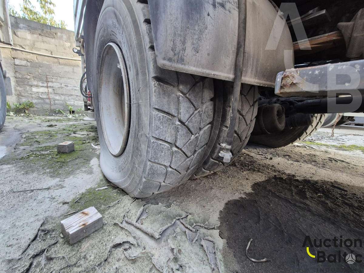 Volvo FL7, concrete pump