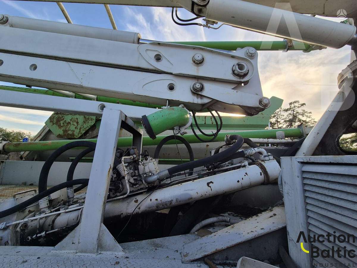 Volvo FL7, concrete pump