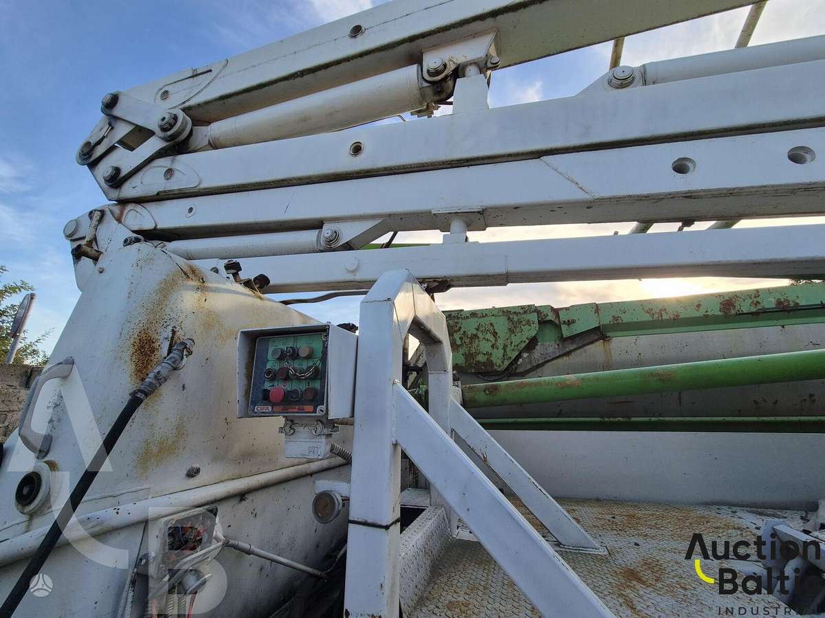 Volvo FL7, concrete pump