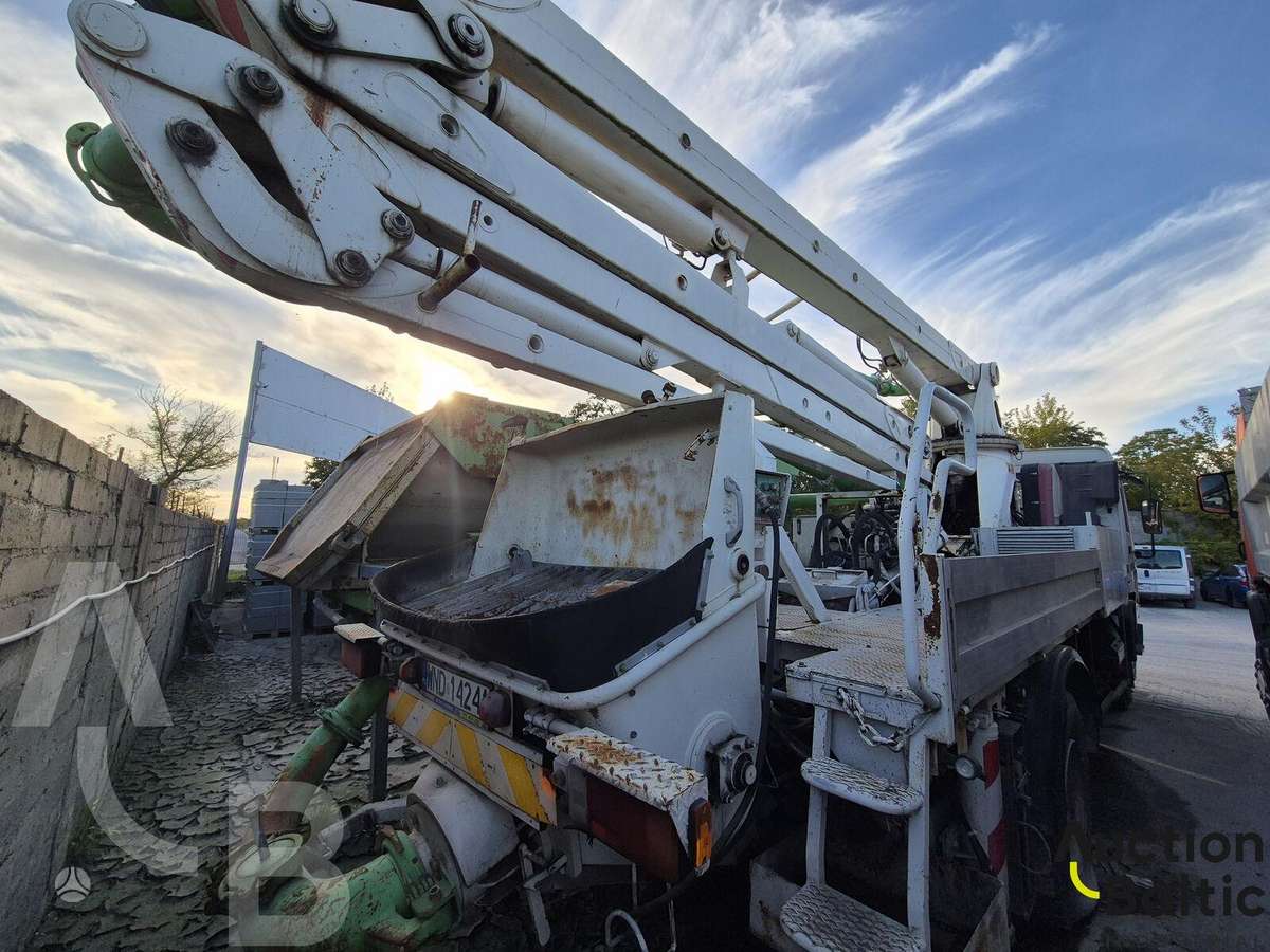 Volvo FL7, concrete pump