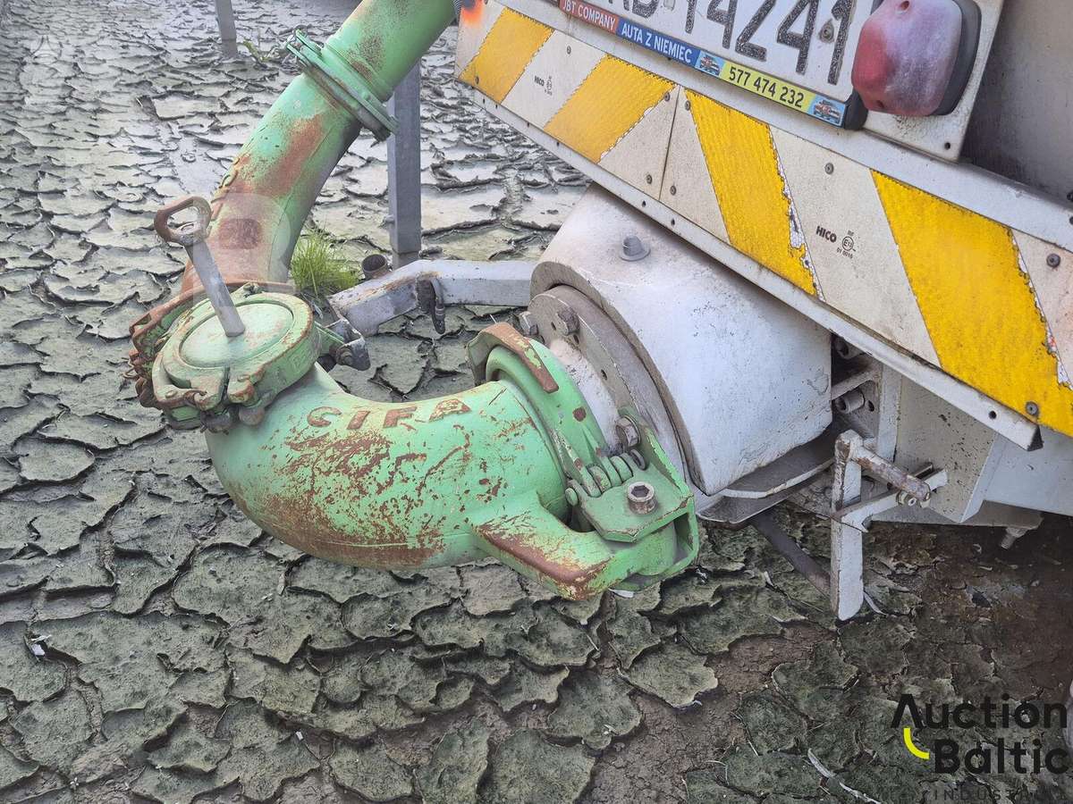 Volvo FL7, concrete pump