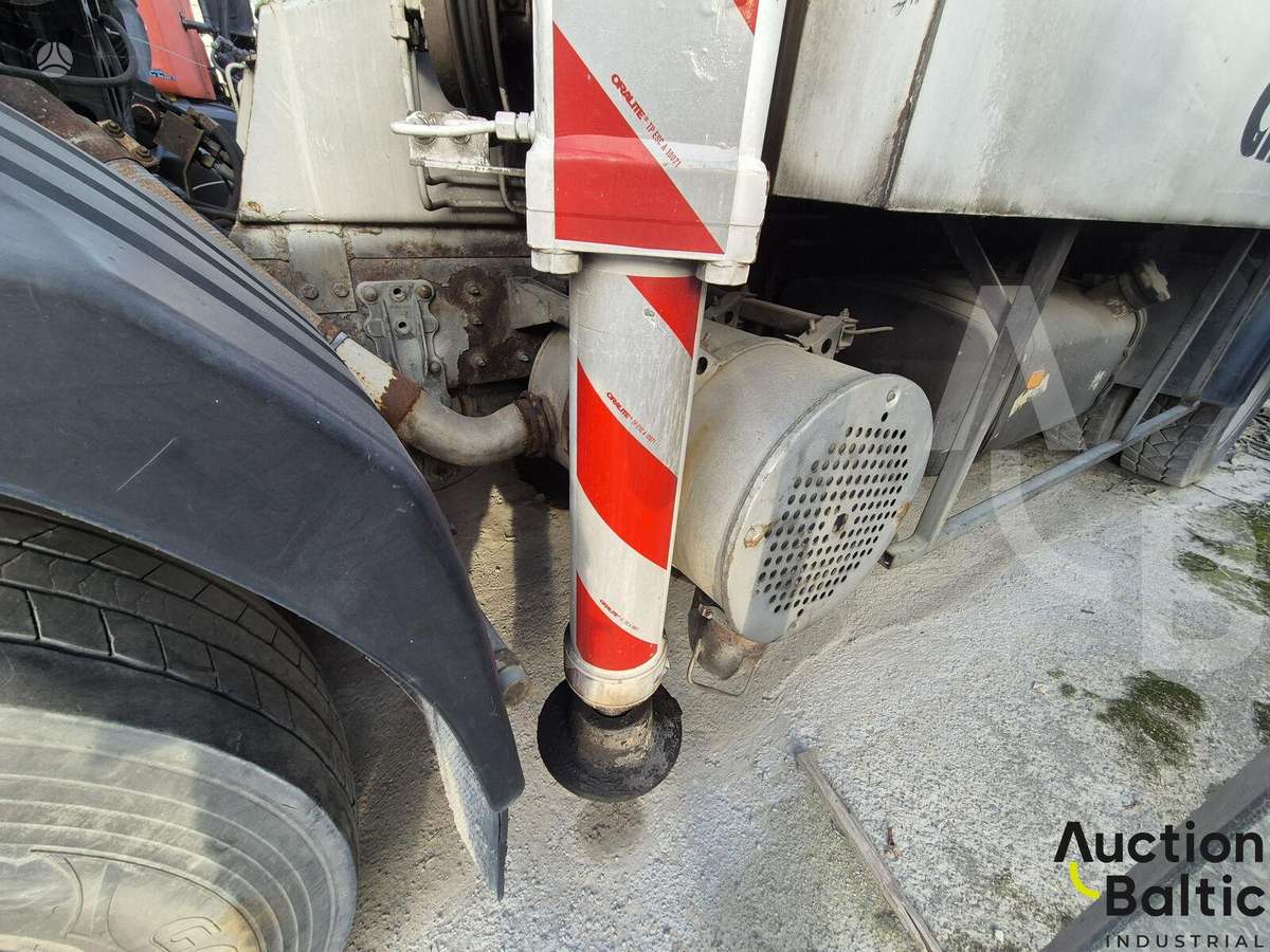 Volvo FL7, concrete pump
