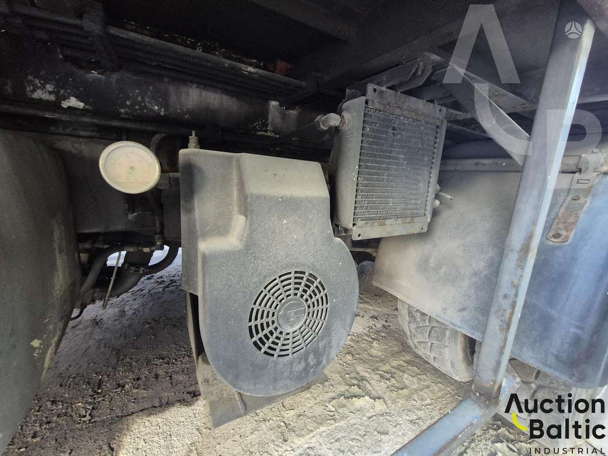 Volvo FL7, concrete pump