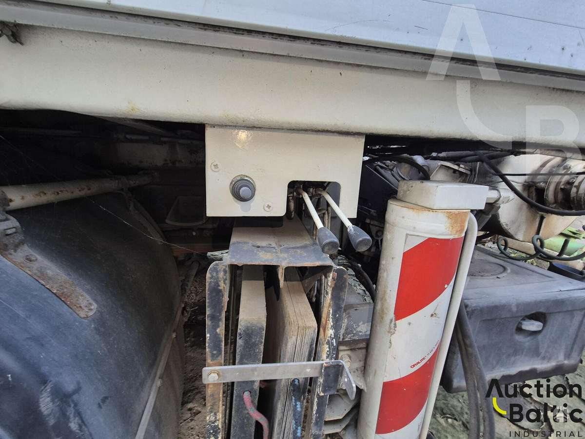 Volvo FL7, concrete pump