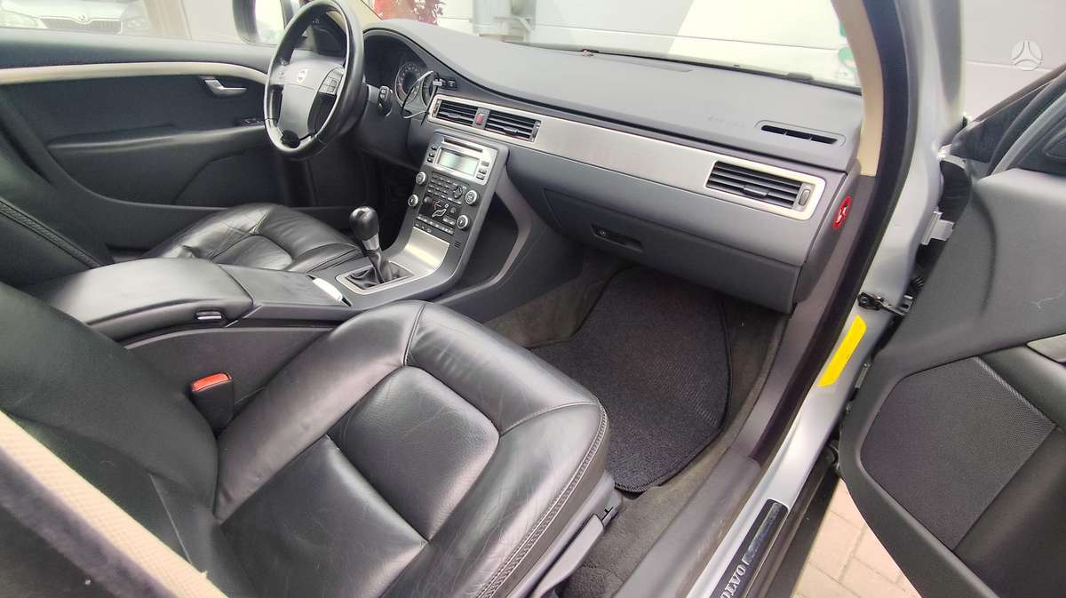 Volvo XC70, 2.4 l., wagon