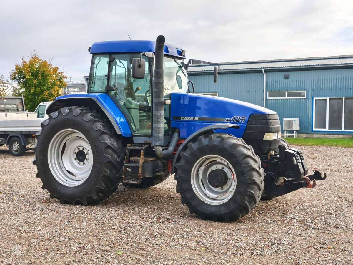 Case MX 135   McCormick MTX 140, traktoriai