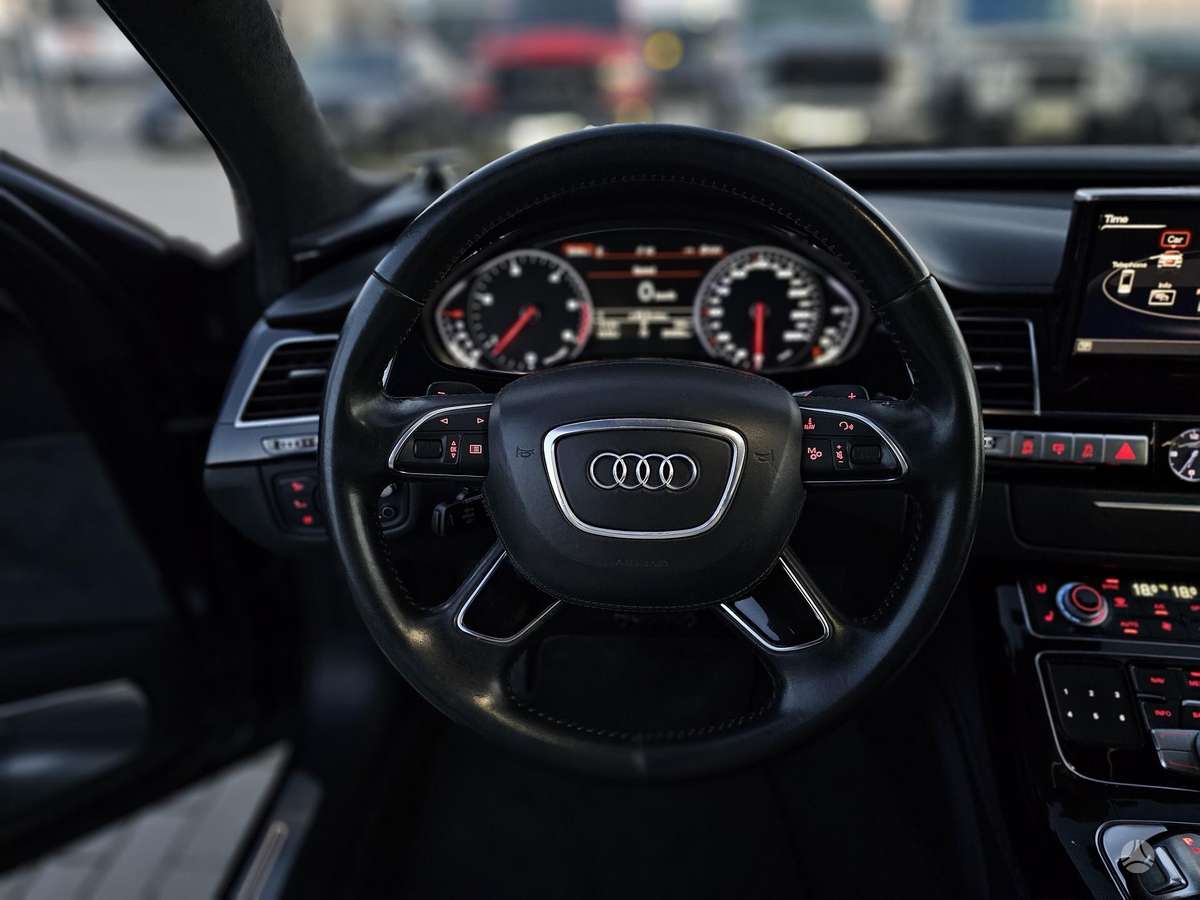 Audi A8, 3.0 l., Седан