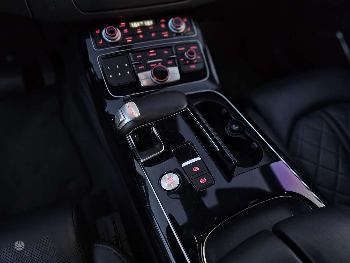 Audi A8, 3.0 l., Седан