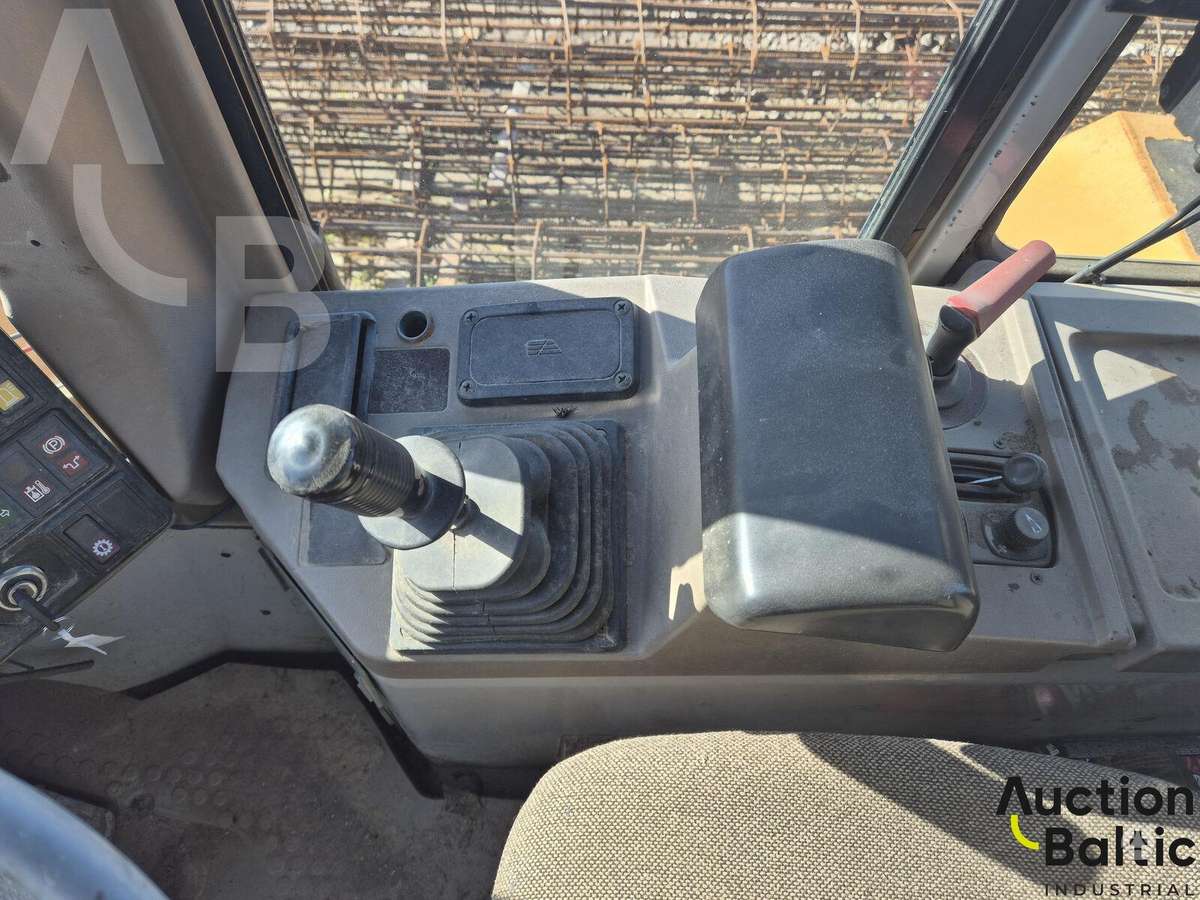 Fiat-Hitachi FR 130, frontal loader