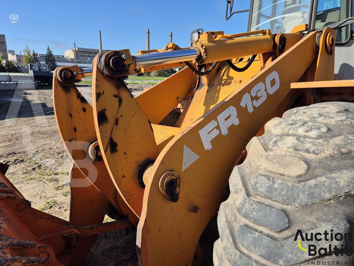 Fiat-Hitachi FR 130, frontal loader