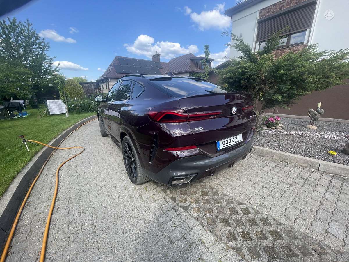 BMW X6 M, Седан