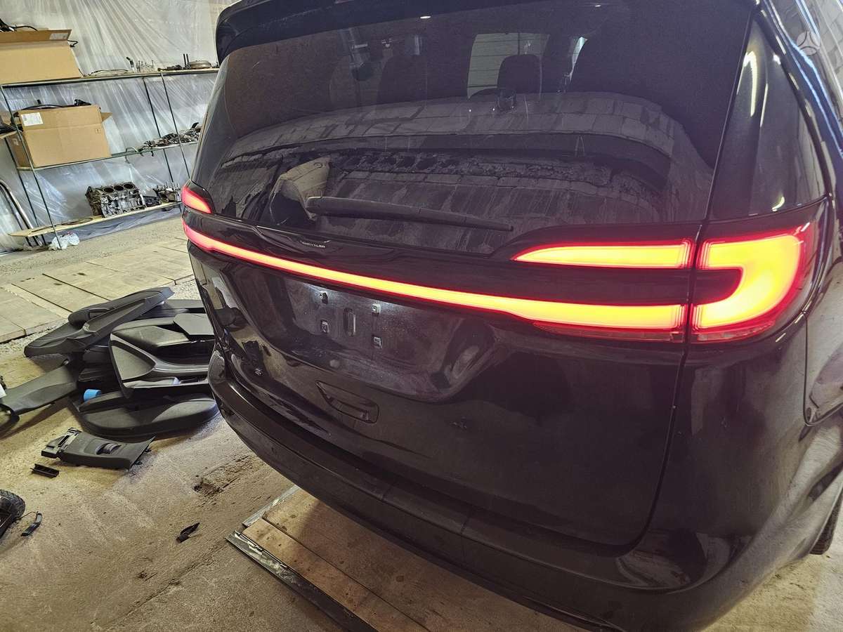 Chrysler Pacifica kėbulo dalys