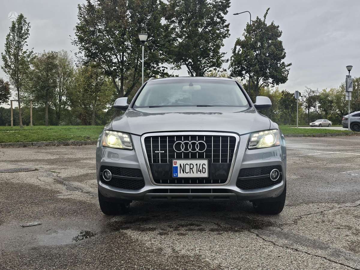 Audi Q5, 3.2 l., off-road / crossover