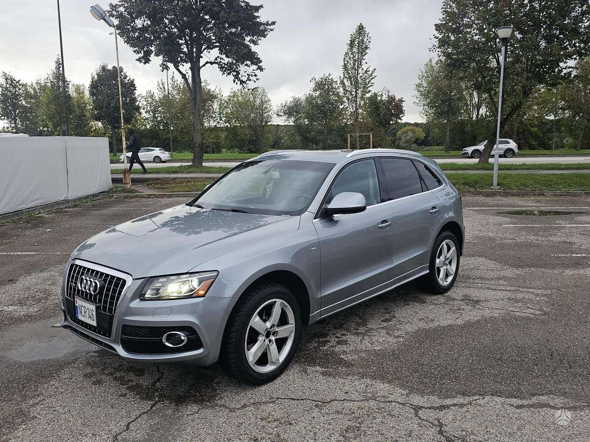 Audi Q5, 3.2 l., off-road / crossover