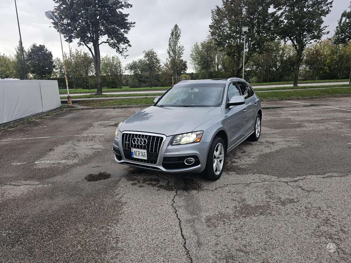 Audi Q5, 3.2 l., off-road / crossover