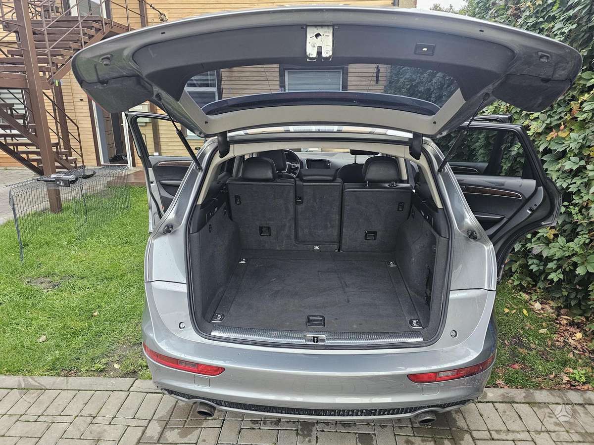 Audi Q5, 3.2 l., off-road / crossover