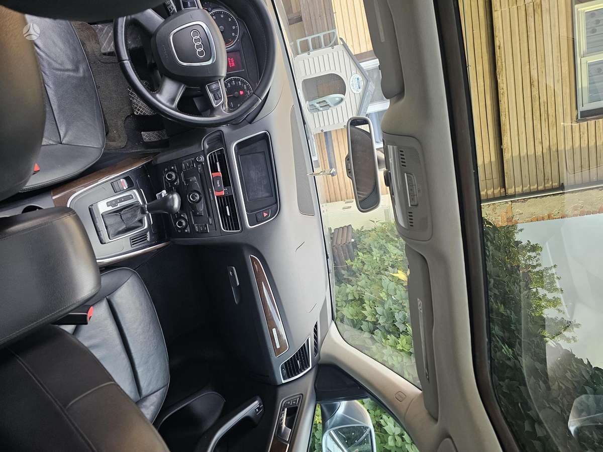 Audi Q5, 3.2 l., off-road / crossover