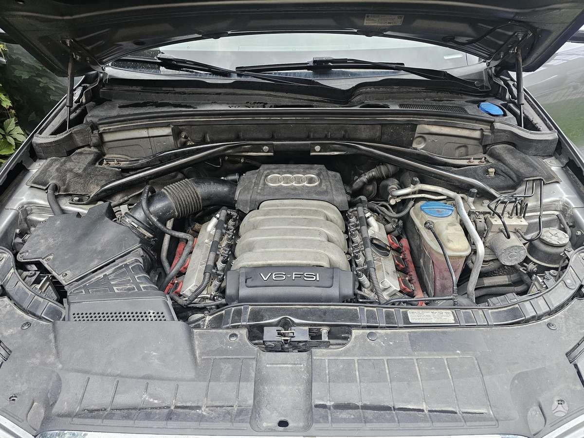 Audi Q5, 3.2 l., off-road / crossover
