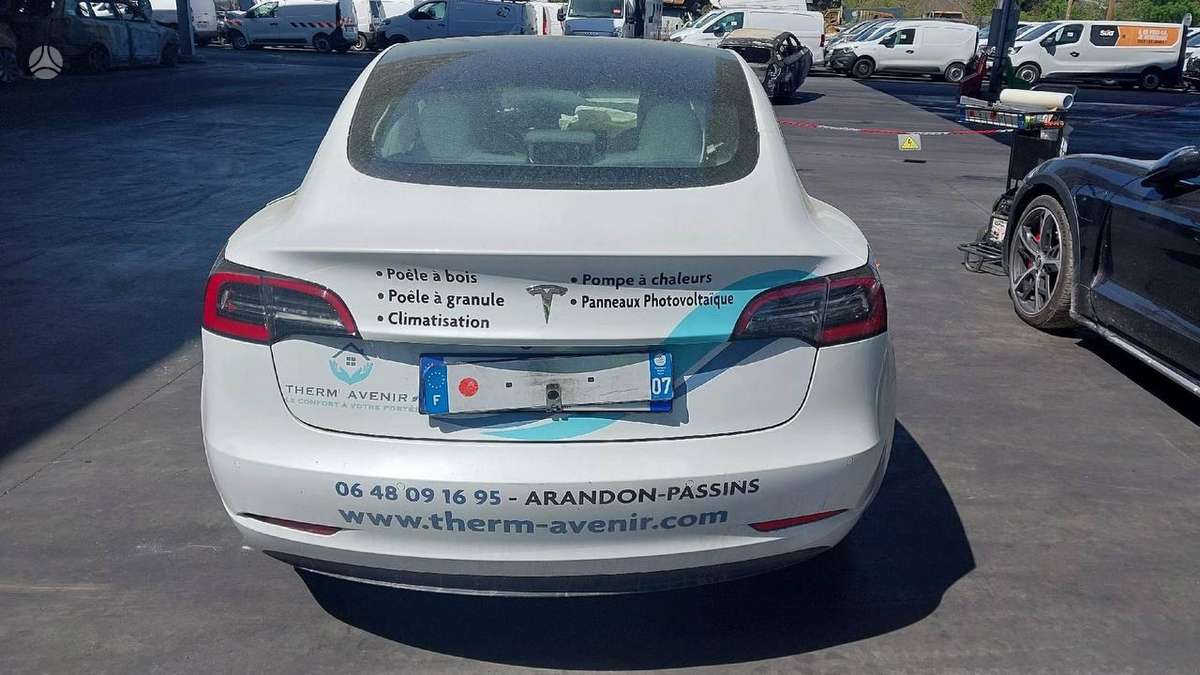 Tesla Model 3 по частям