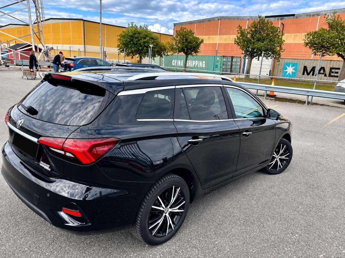 MG MG5, universalas