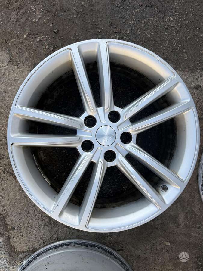 TESLA Model S, lengvojo lydinio, R19