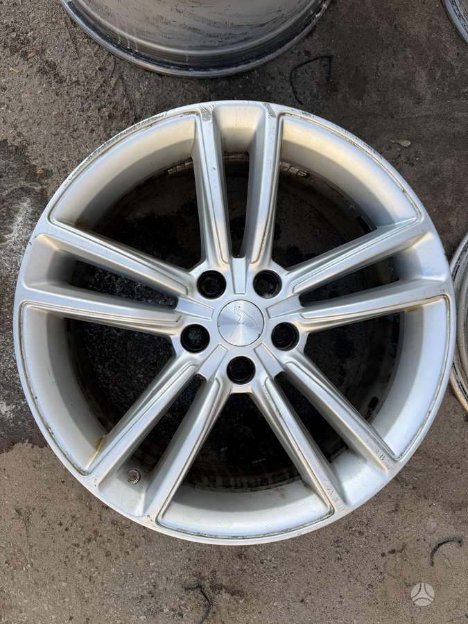 TESLA Model S, lengvojo lydinio, R19