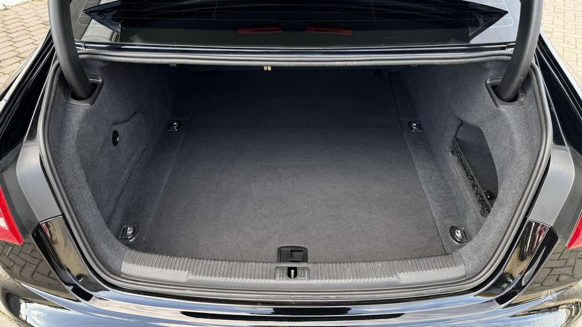 Audi A6, 2.0 l., Седан