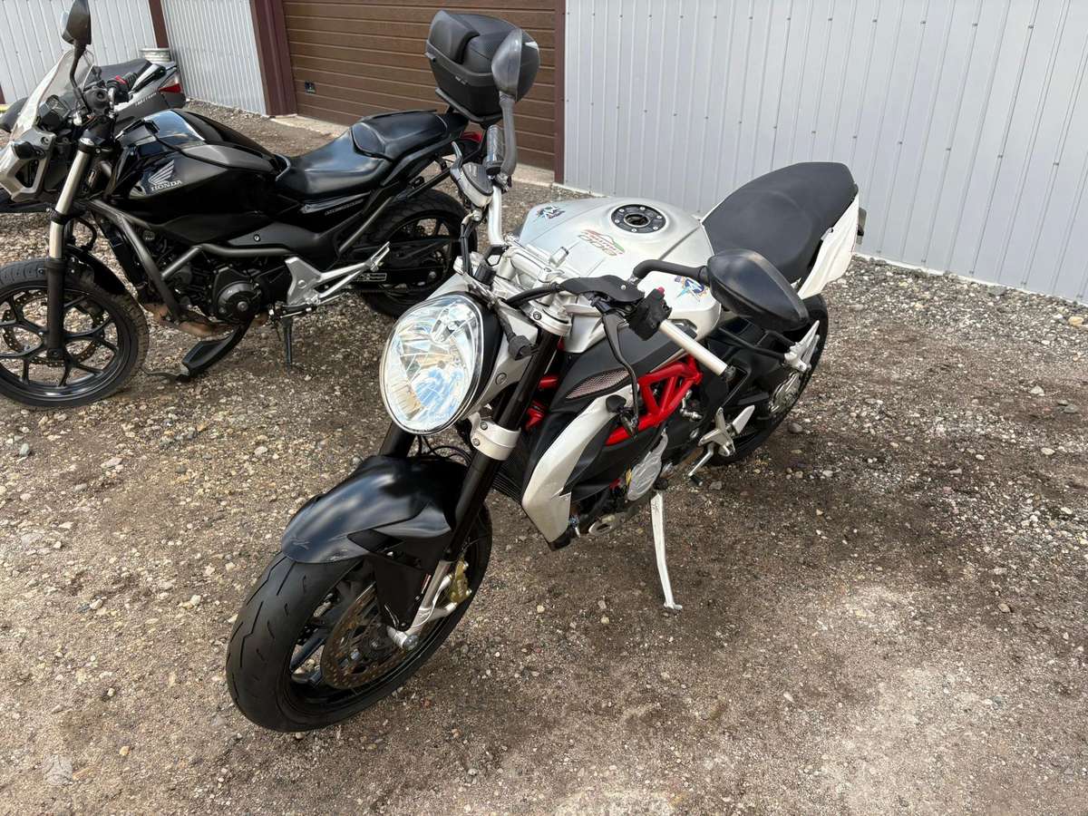 MV Agusta Brutale, street / классические