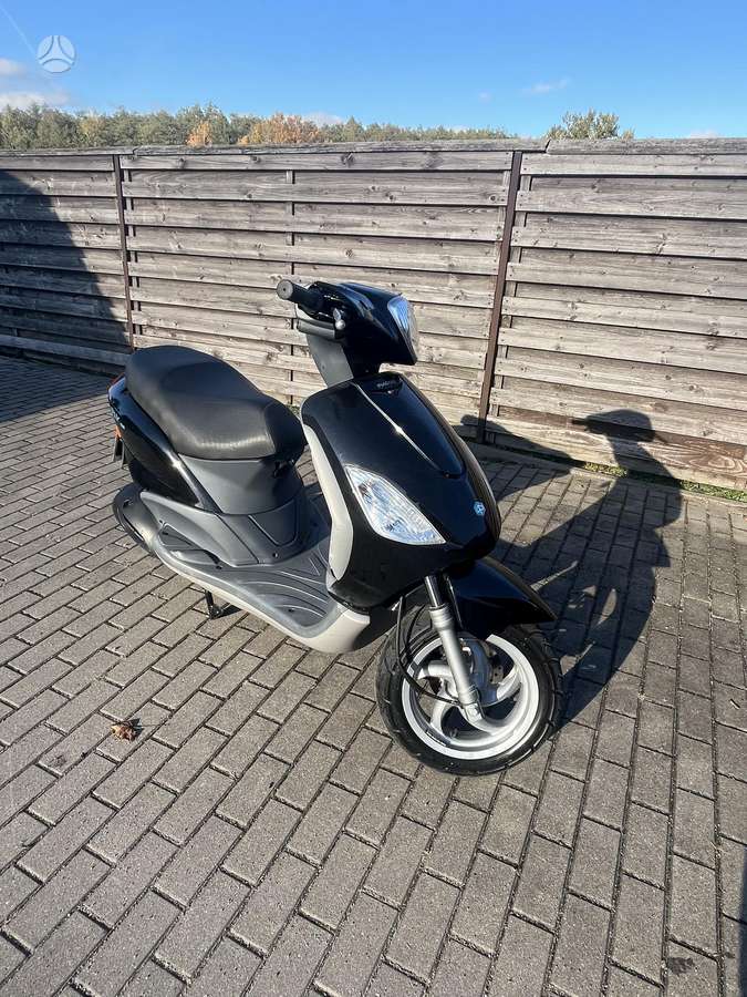 Piaggio Fly 124cc, scooters / mopeds