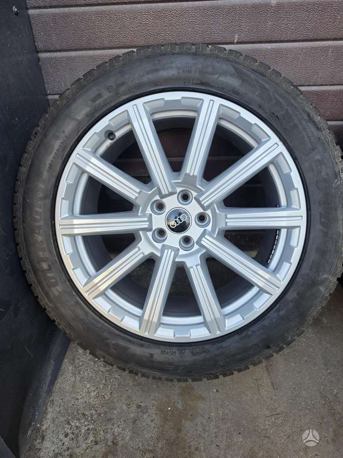Audi Su padangomis, light alloy, R20