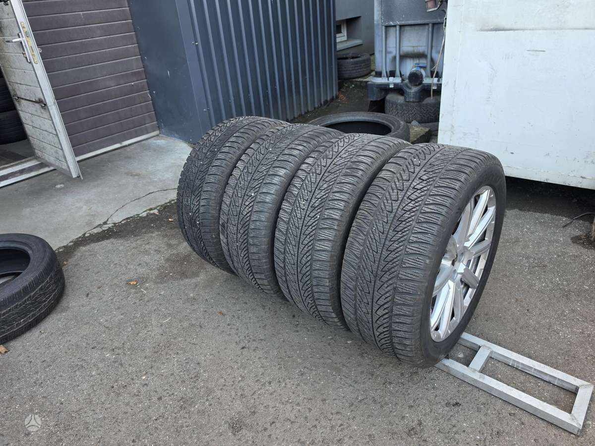 Audi Su padangomis, light alloy, R20