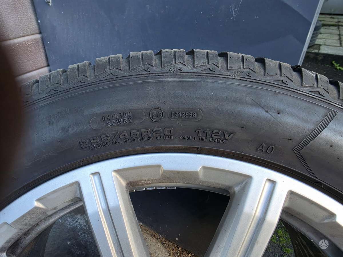 Audi Su padangomis, light alloy, R20