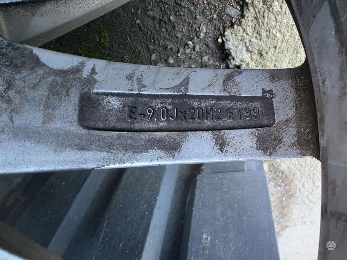Audi Su padangomis, light alloy, R20