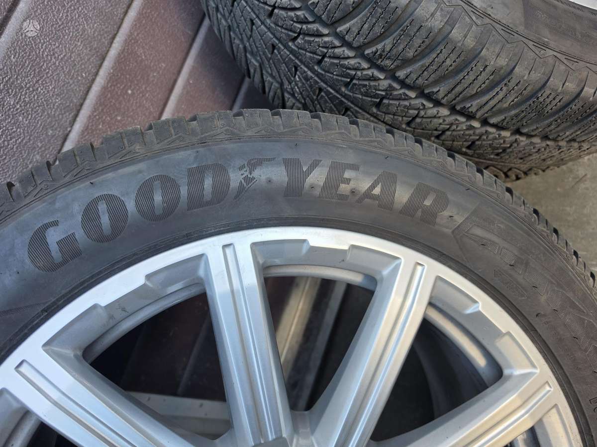 Audi Su padangomis, light alloy, R20