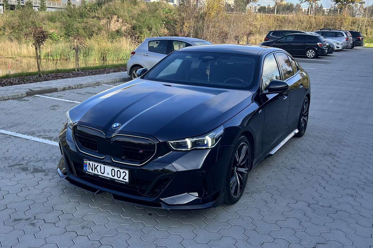 BMW 520, Седан
