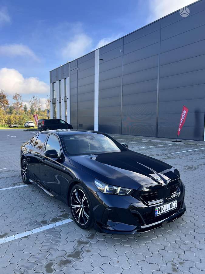 BMW 520, Седан