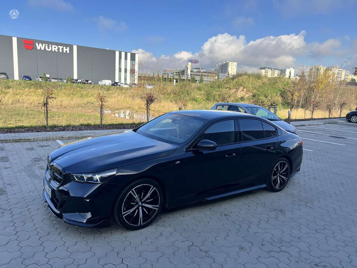 BMW 520, Седан