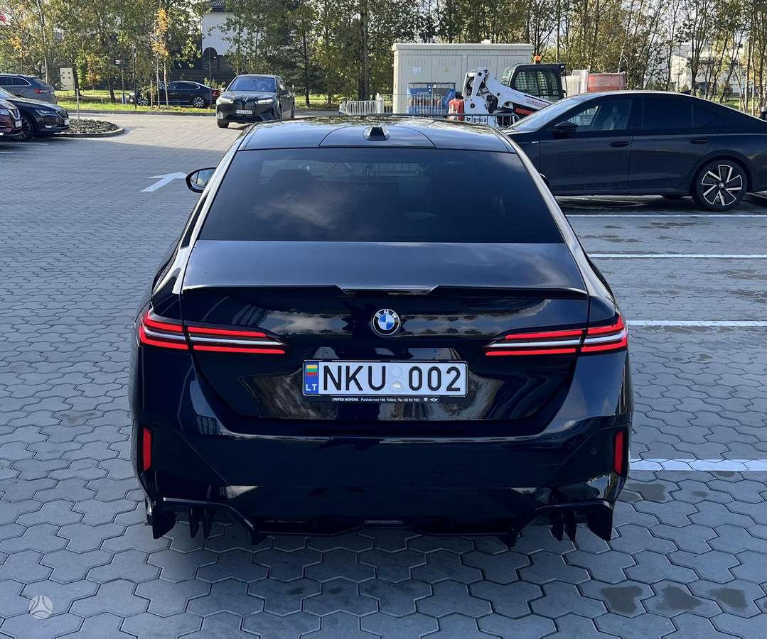 BMW 520, Седан