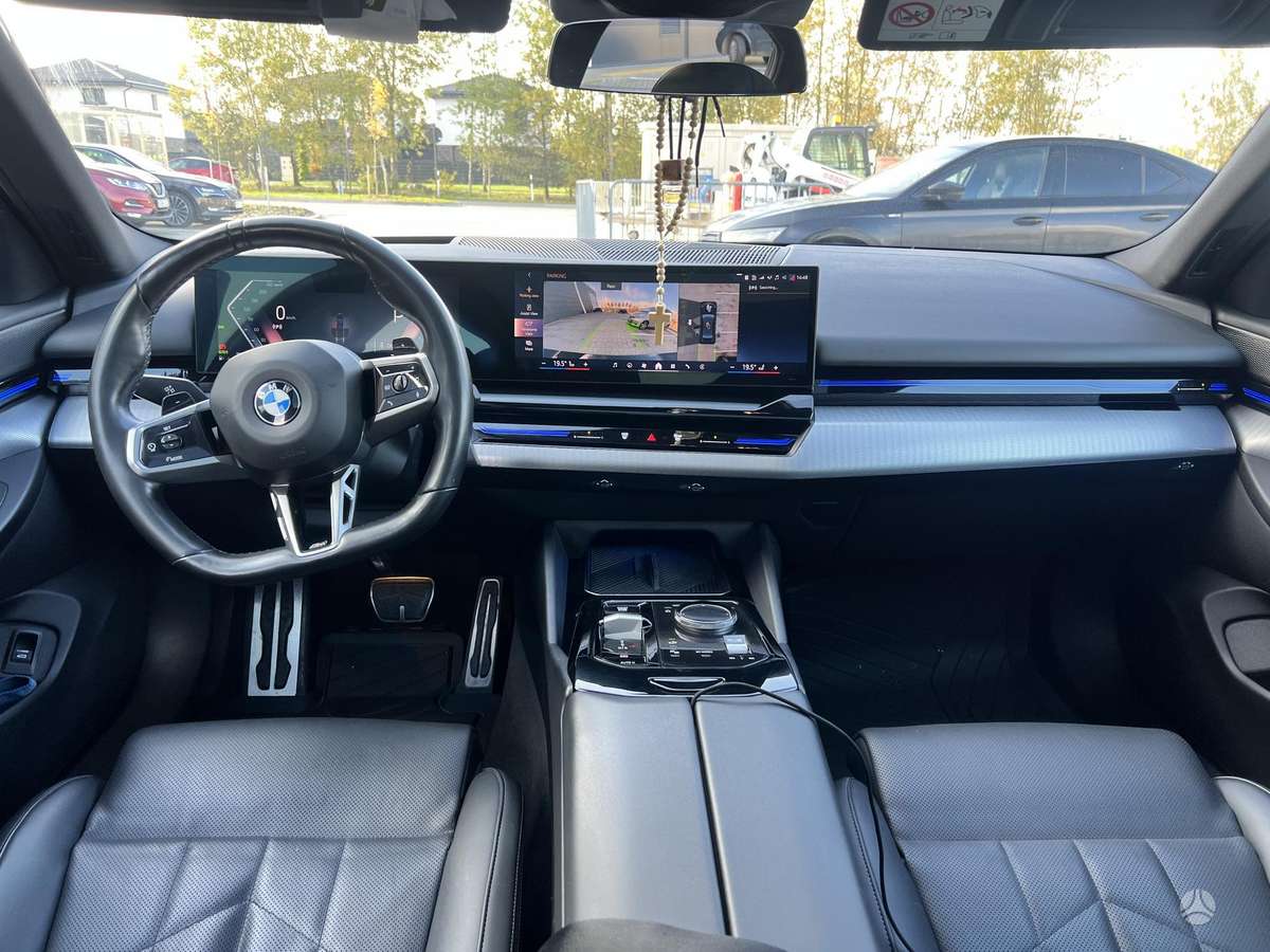 BMW 520, Седан