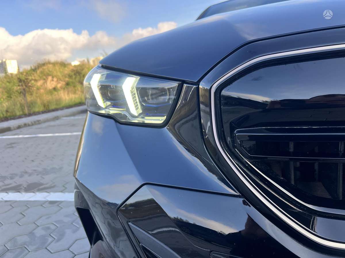 BMW 520, Седан
