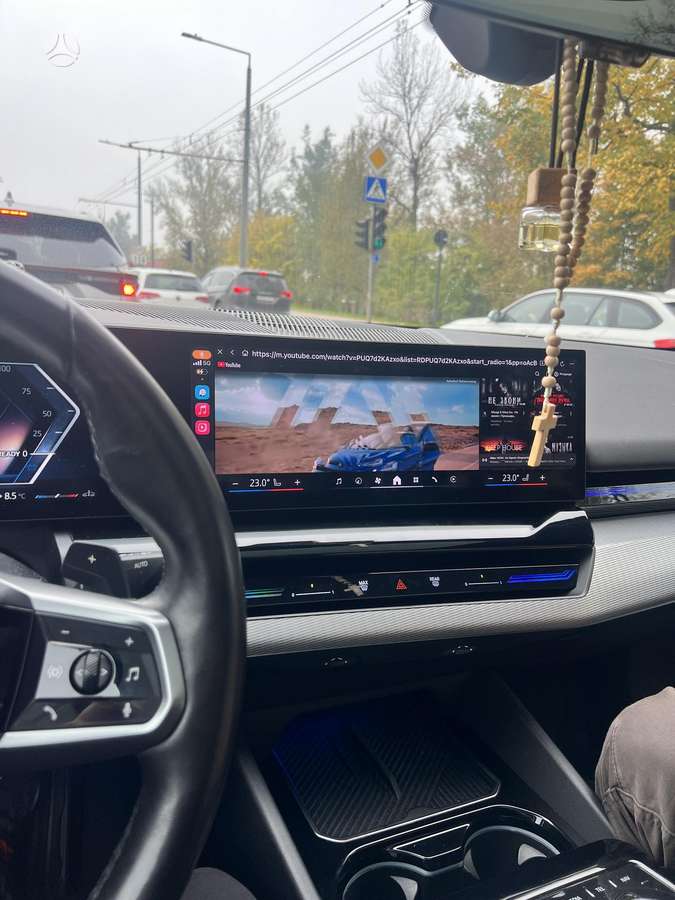 BMW 520, Седан