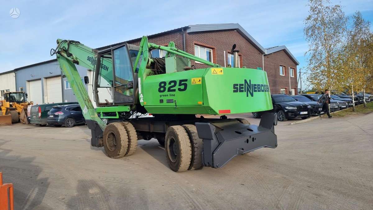 Sennebogen 825, excavator