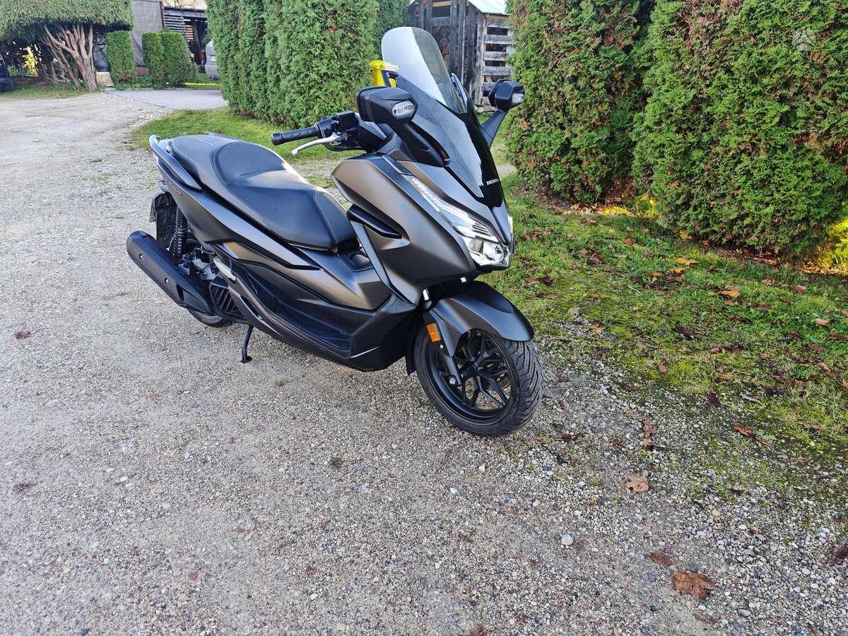 Honda Forza 125cc, scooters / mopeds