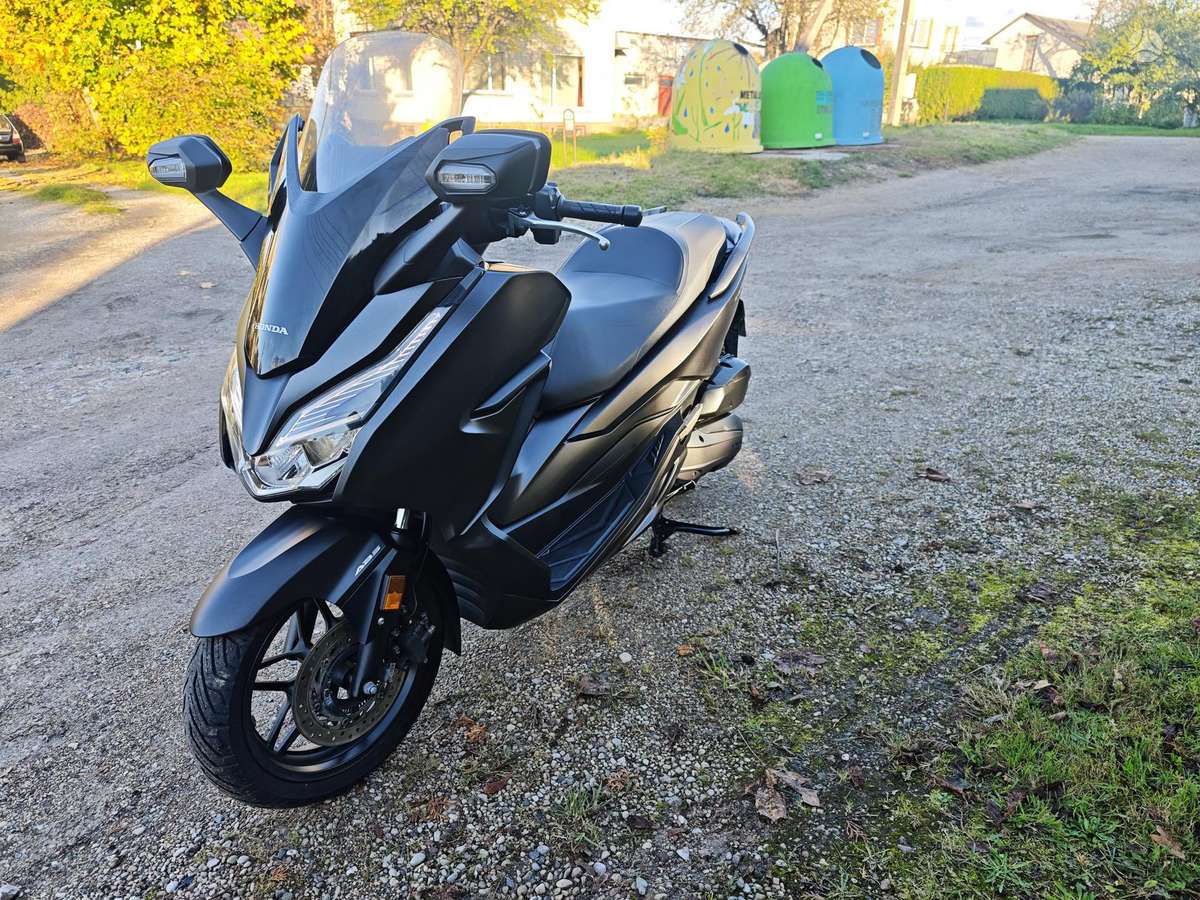 Honda Forza 125cc, scooters / mopeds